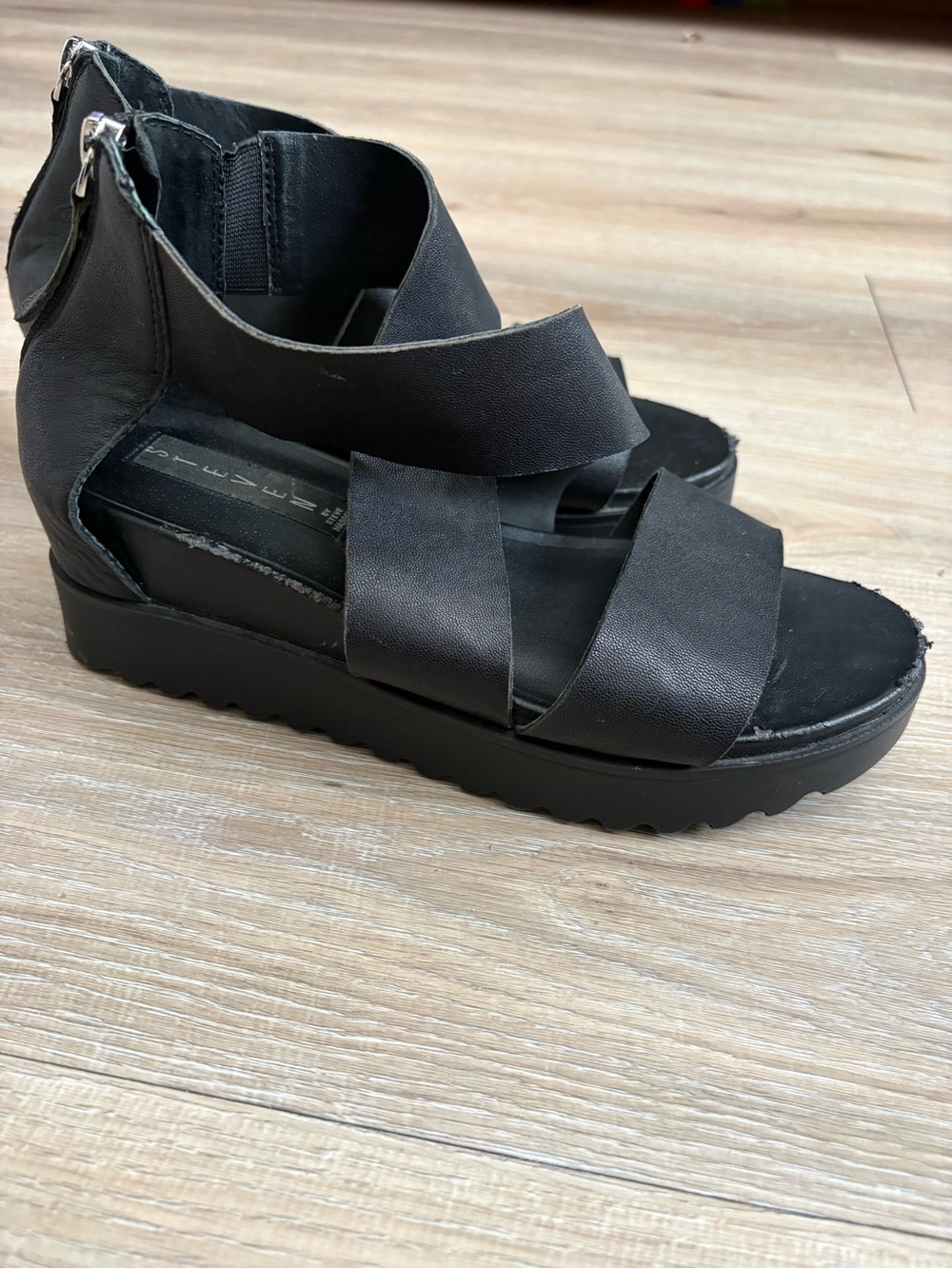 Steve Madden Black Platform Strappy Sandals